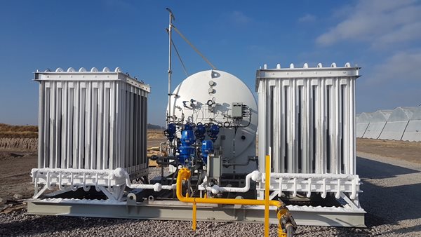 LNG and hydrogen power systems for data centers